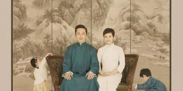 参观邓超现实的豪宅，家里大门是全铜设计的，装修太奢华了