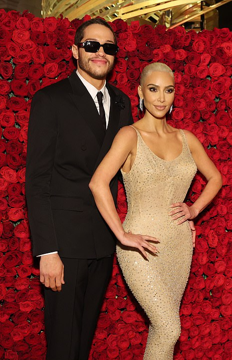 金·卡戴珊|金卡戴珊见马斯克秒变小迷妹！金姐狂减14斤拉不上拉链，输给梦露