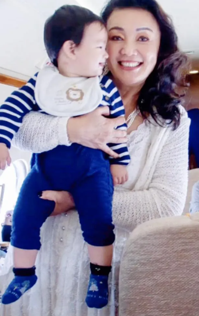 大S|大S使出杀手锏,张兰的防线被彻底击碎,直播间6万人她都不出现