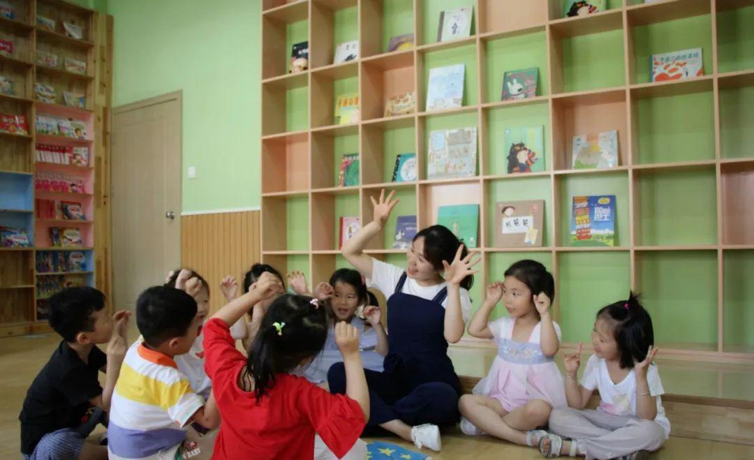 领导风格与幼儿教师的情感耗竭:情绪调节自我效能感的调节作用