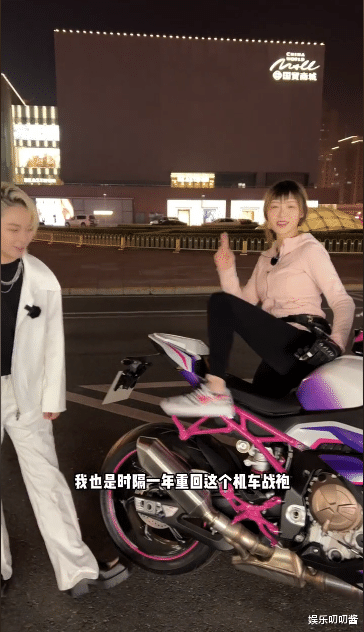 |网红痞幼时隔一年拍机车大片，姿势引争议，网友：不花钱能看吗