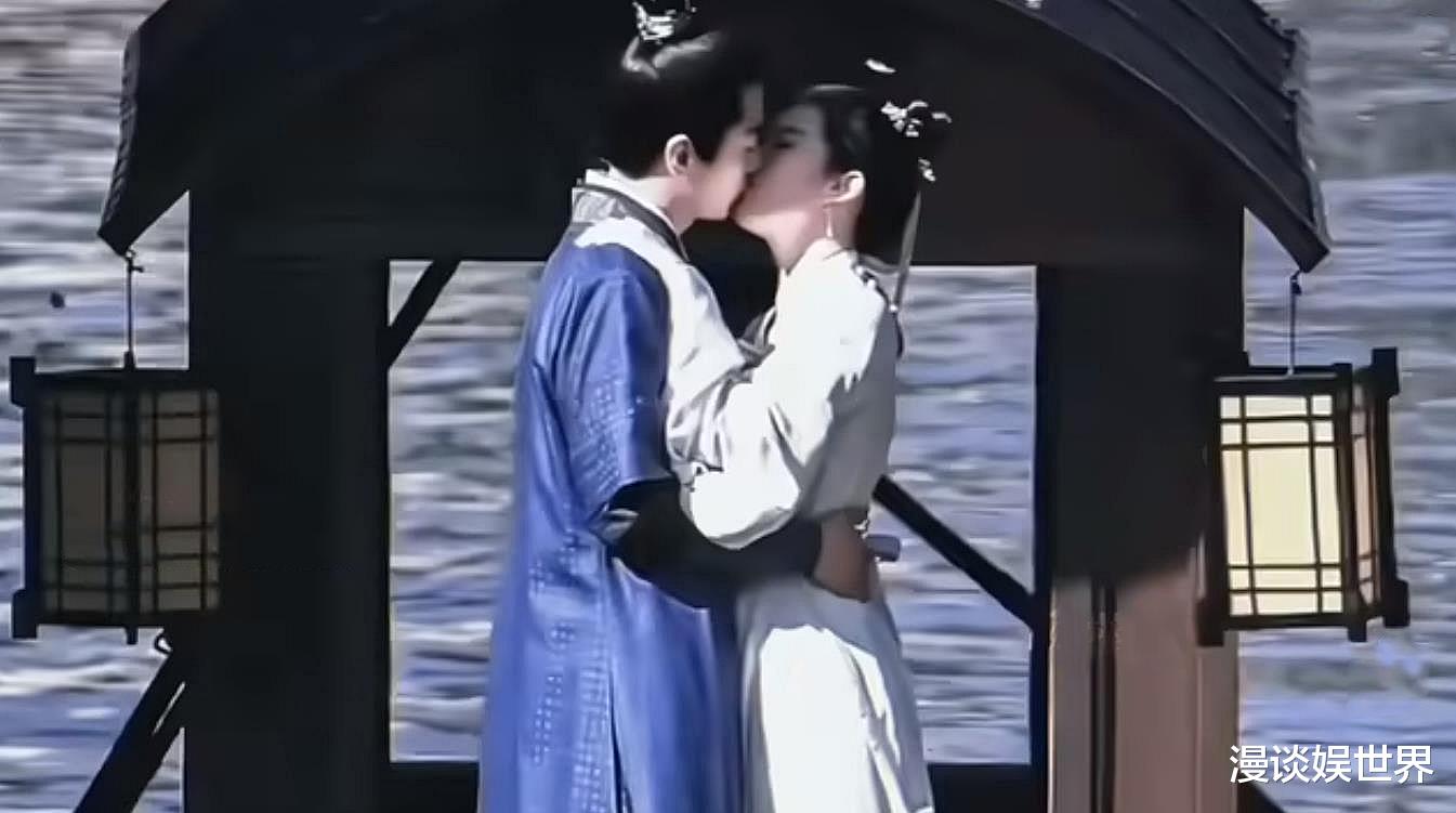 刘亦菲|这个女人又鲨疯了,闭关拍戏几月后终于现身,亮相武汉被人潮包围