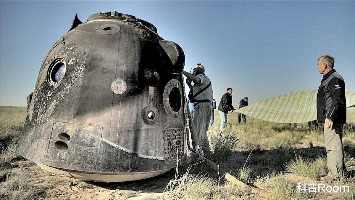 登上太空一定安全吗?美女教师空中瞬间香消玉殒,小狗直接热死