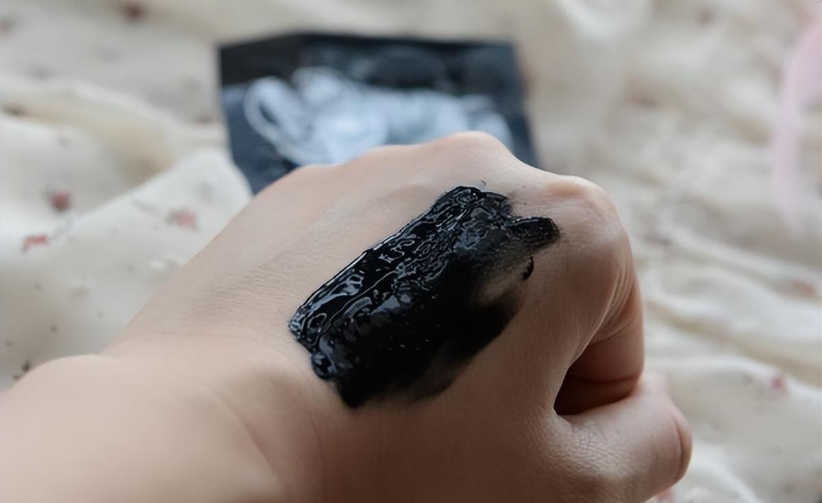 护肤品 女人到了四五十岁,这5样护肤品能不用就不用,省钱了皮肤也好了