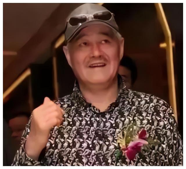 陈冠希|陈冠希的脸也垮了，生图曝光满脸皱纹，容颜苍老越来越像赵本山