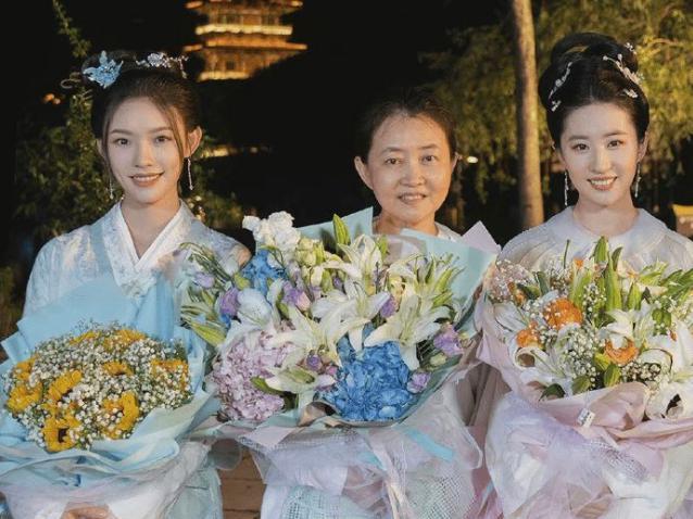 赵丽颖|摇头晃脑、五官乱飞，明明就不会演戏，就别硬尬“演技派”了