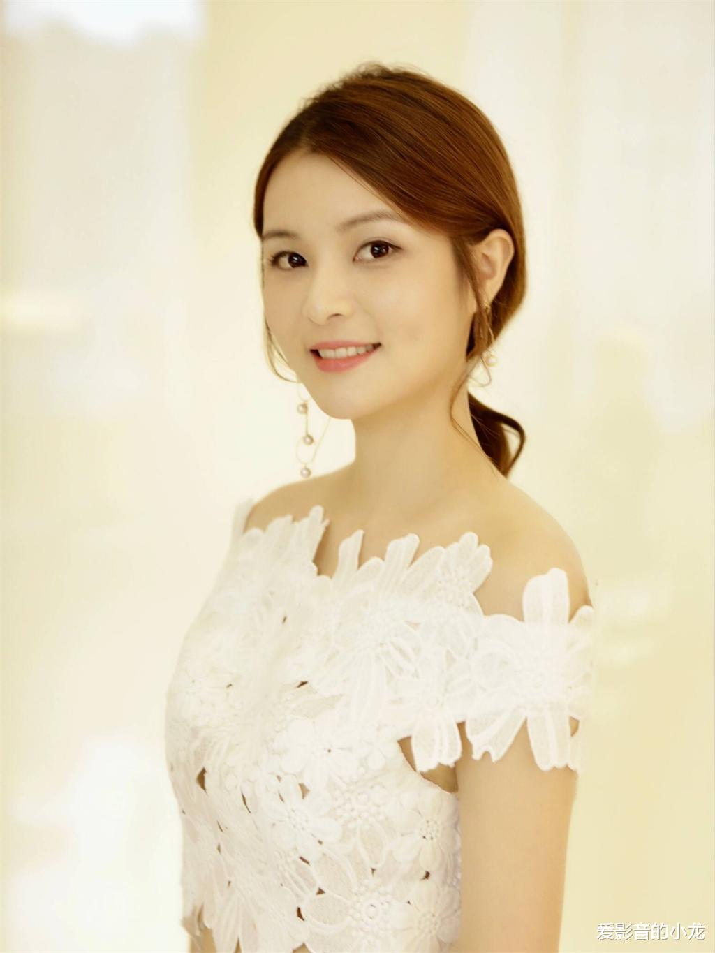 夏嫣|可飒可甜，90后女演员夏嫣，用努力去绽放令人惊喜的美