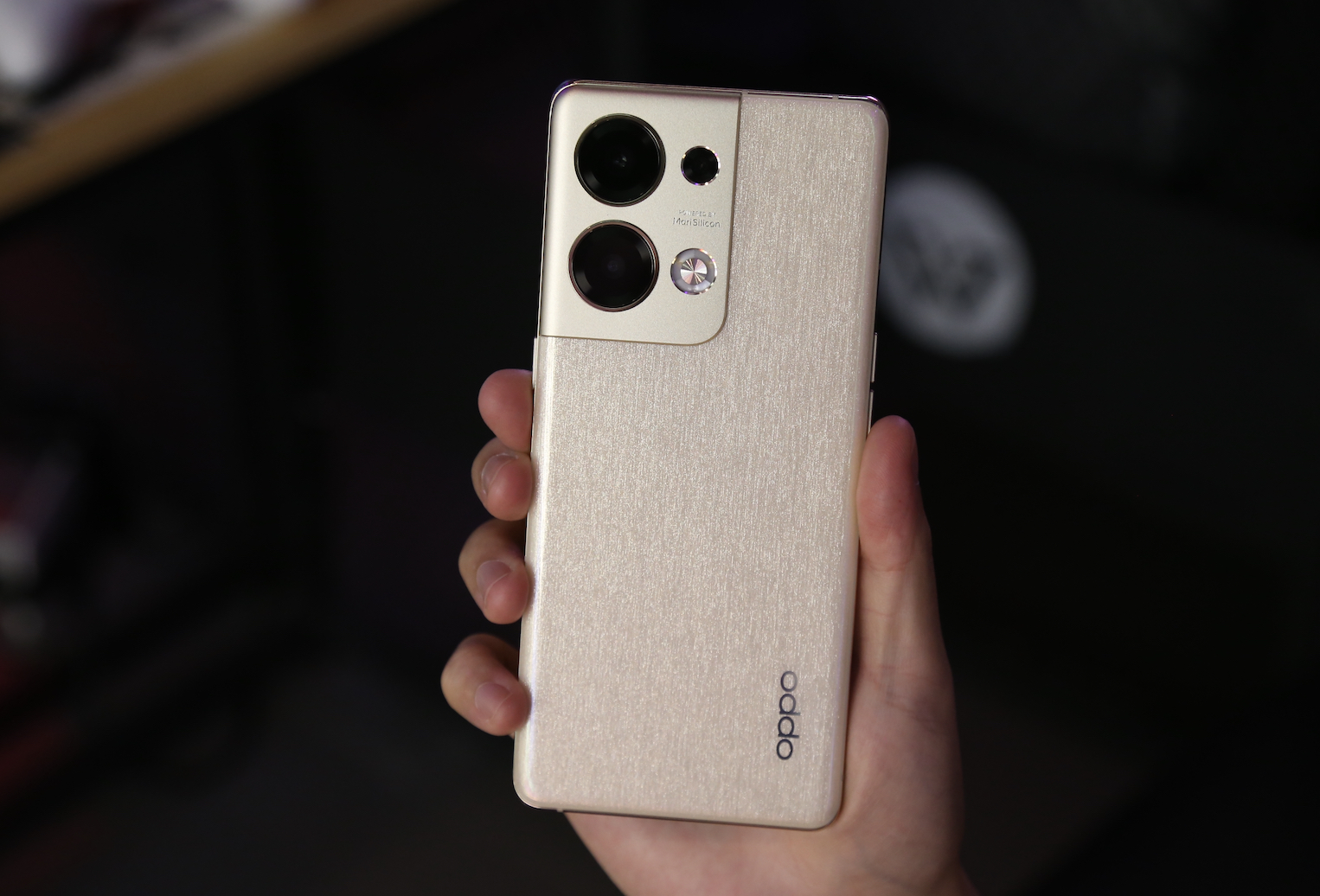 oppo reno|夜景、人像无压力！Reno9 Pro+双芯加持：逆光也有好发挥