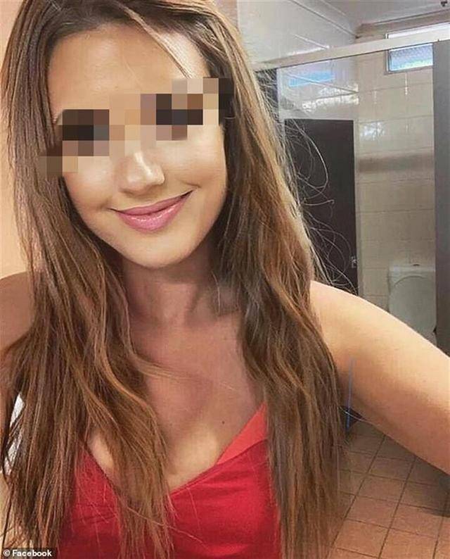 第三次遭遇不幸!女子捡手机被过山车撞飞至9米高空