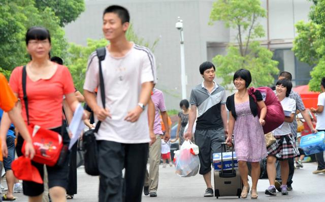 求职|公务员奖金或将面临停发,已有地区实施,还是求职的“天花板”吗