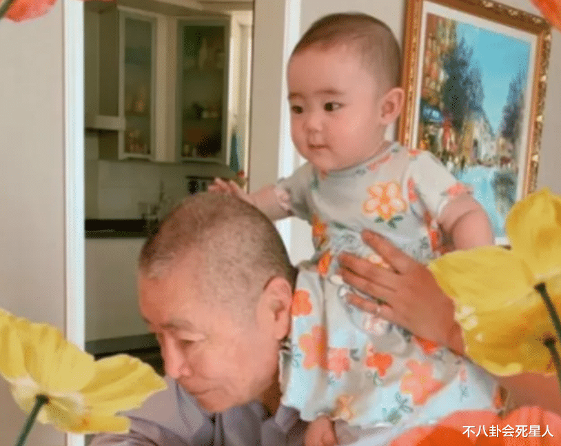 |明明是三口之家，却过出祖孙三代感，这8个明星家庭，父子最大差81岁