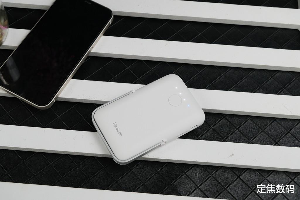 索尼|价差6倍!第三方“外接电池”能媲美原装吗?麦多多摩卡系列评测