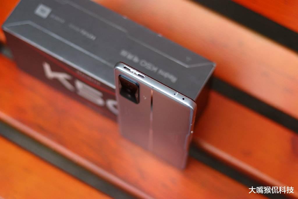 红米手机|一分钟卖出2.8亿元，国产“新爆款”诞生，跑分突破百万