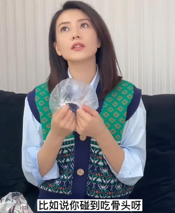 高圆圆|42岁高圆圆私下太接地气！连发套都是塑料的，头上一个发圈几毛钱