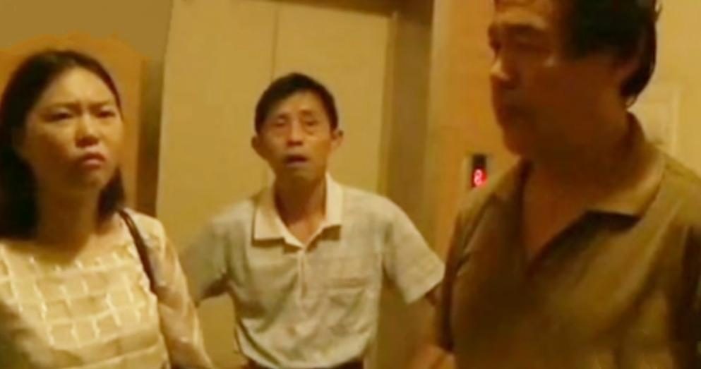 输光儿子学费并抛弃妻儿15年,如今儿子成教授让他养,儿子很无奈