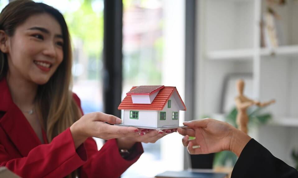 越来越多人卫生间不装马桶了,现在流行这样设计,太聪明了