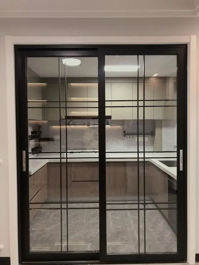 新房完工,还没家具就很漂亮,电视墙大气又实用,值得效仿!