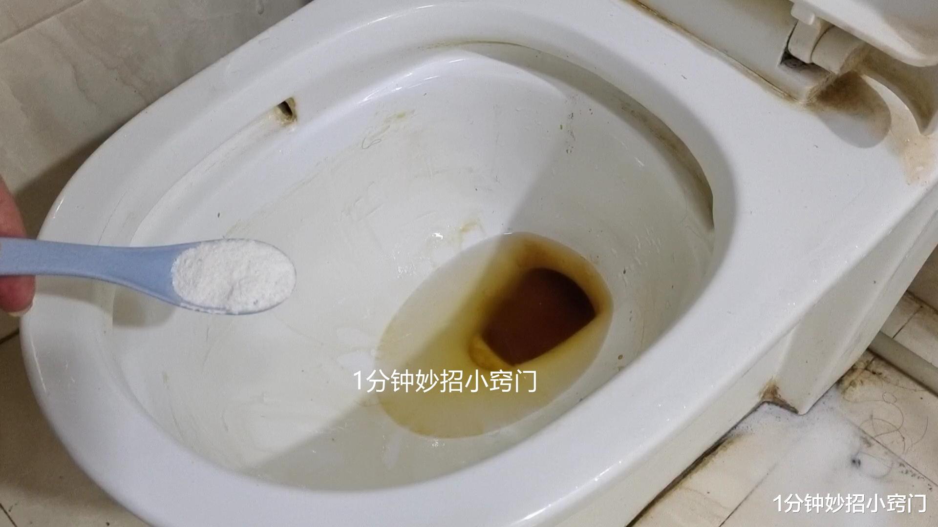 马桶里撒一把,不管多脏多厚的黄渍,一冲就干净,省钱又方便
