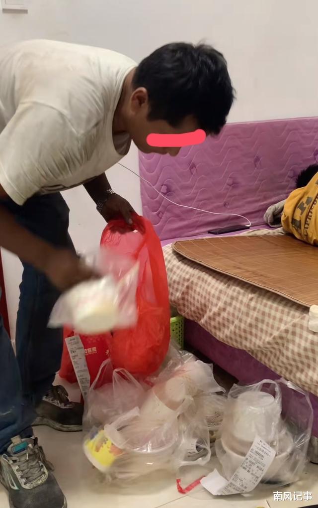 寒门出“贵子”!广东父亲在外收破烂,儿子睡觉、订外卖、打游戏