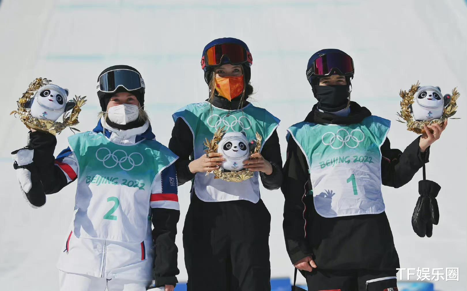 高跟鞋 谷爱凌的美甲火了,与杨倩一样有实力又有少女心,两人还合作过