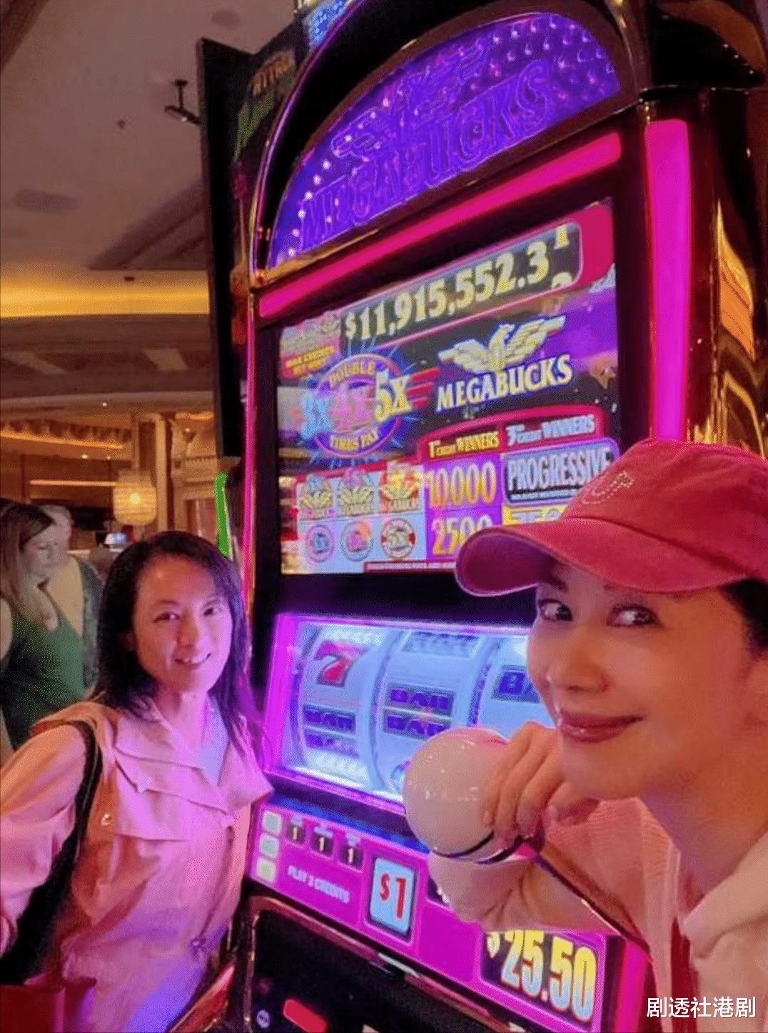 香港小姐|超靓！55岁前港姐冠军零滤镜素颜震撼网友，经历三次婚姻终嫁初恋