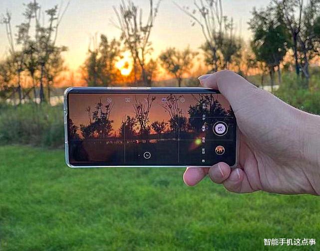 华为荣耀|荣耀次旗舰跌破四千元大关：对比新旗舰，还是有很多不足！