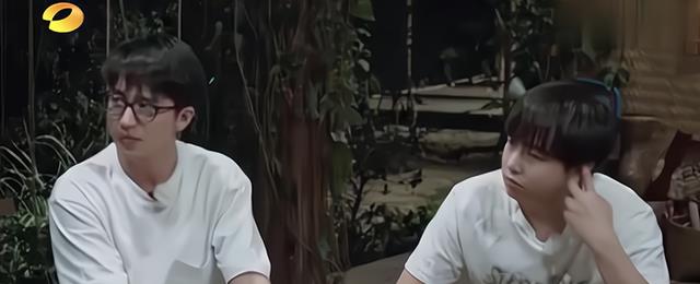 许魏洲|27岁许魏洲官宣结婚,卡点晒结婚照,《向往的生活》早已暗示一切