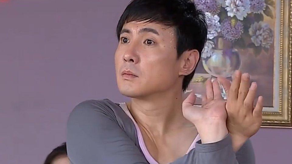 沈腾|沈腾早年瑜伽视频曝光，陪丈母娘练习，非常尴尬，网友批节目恶俗