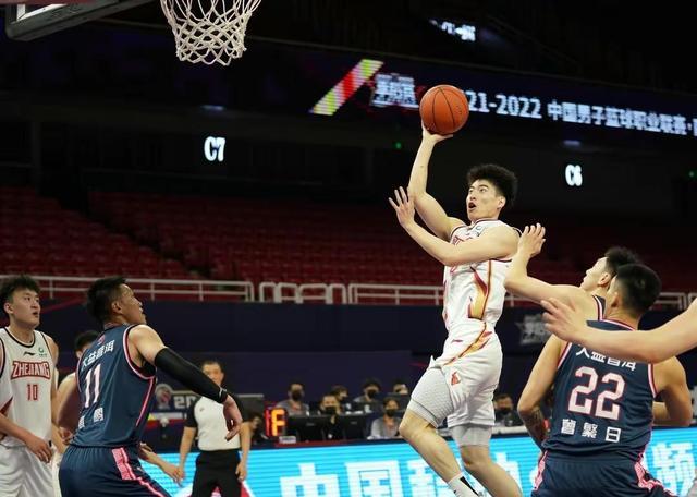 胡明轩|原因找到了！杜锋发火，胡明轩低级失误惹怒杜锋！