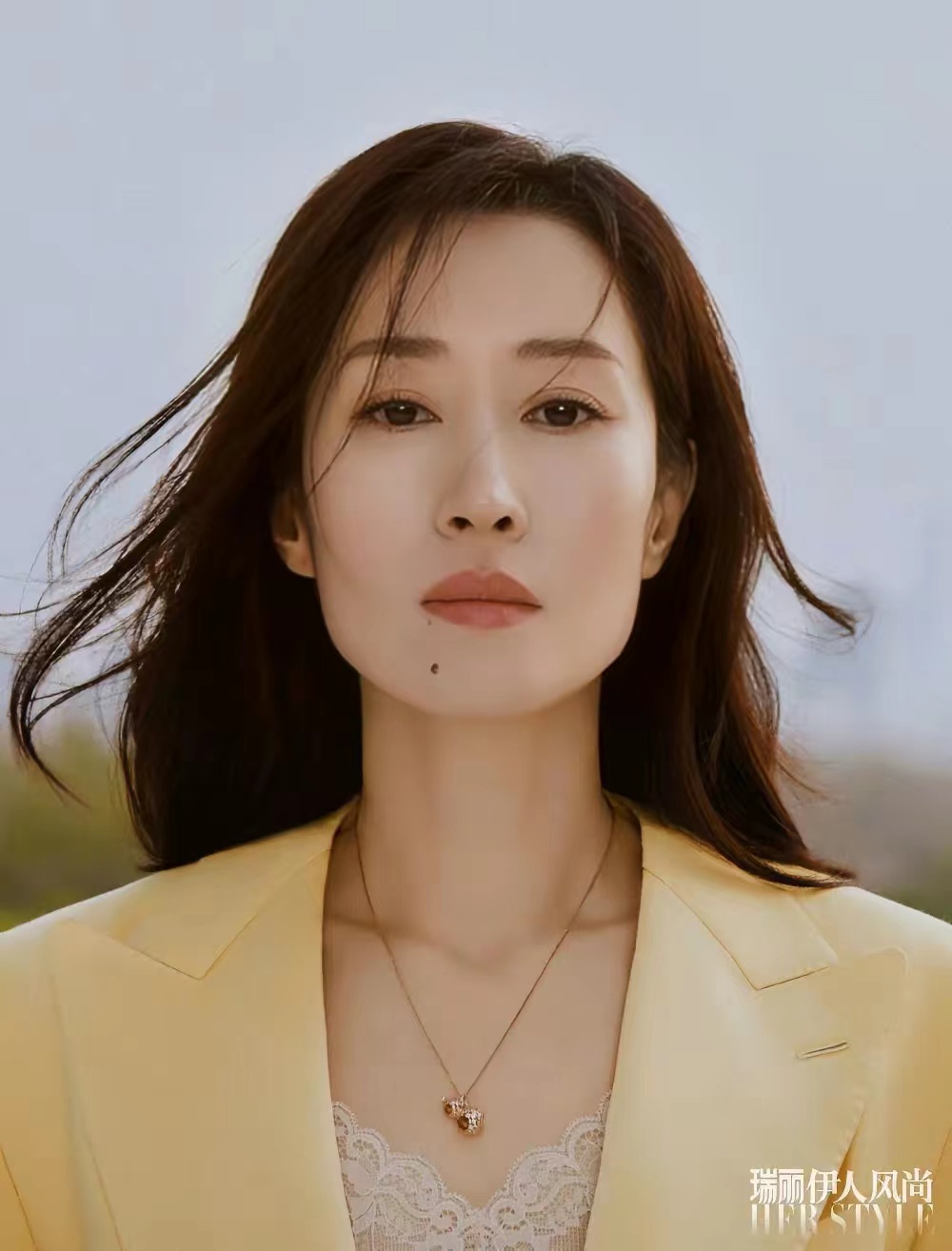 刘敏涛|刘敏涛首带13岁女儿拍片!大脸盘子不随妈真可惜,躲妈怀里好娇羞