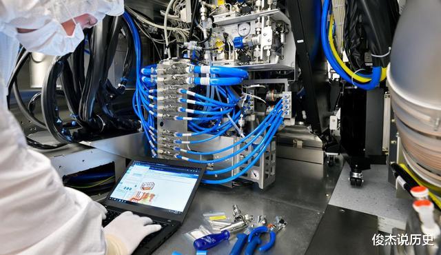 光刻机|关于光刻机,ASML突然改变态度,外媒:坐不住了?