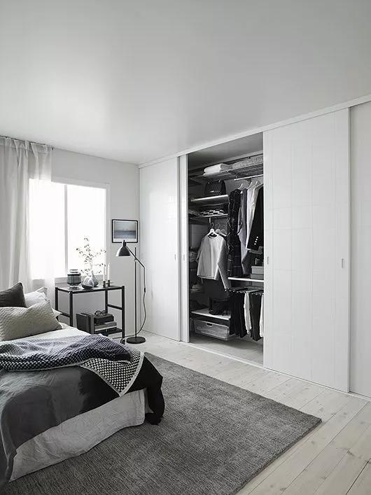 你还在买衣柜？聪明人都开始“挖墙”装衣橱了，漂亮还省空间