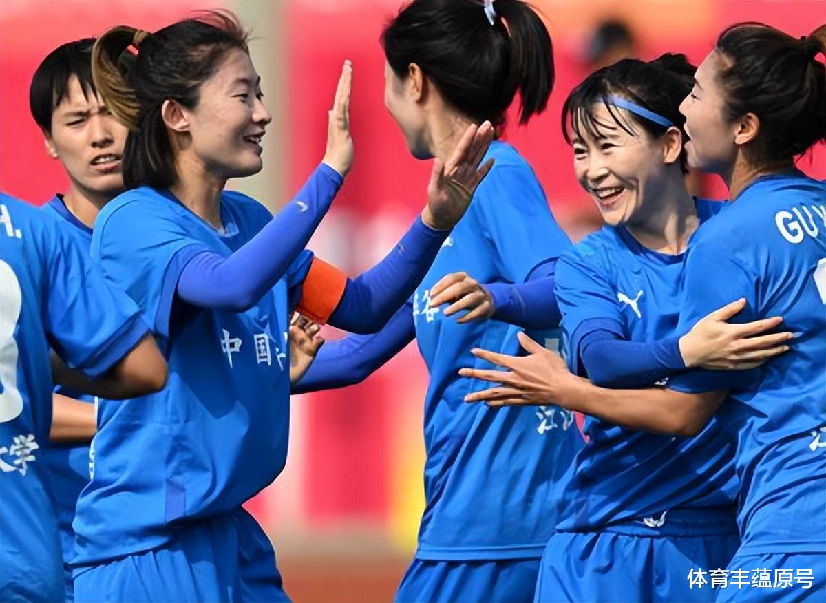 |女超：卫冕冠军两连胜领跑，一场6: 0及时登场，女足两大核心缺席