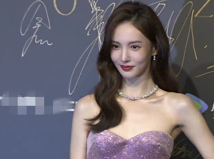 马思纯|仙女曾经也吓人，红毯造型从土妞到洋气的女星，以前真敢乱穿啊