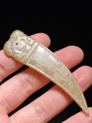 和田玉籽料|明以前 和田玉籽料 龙纹玉觿 觿形珮