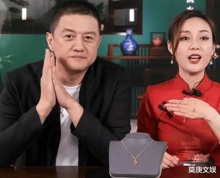 李亚鹏|51岁李亚鹏近况曝光老态毕现,走路拄拐杖气喘吁吁,头发稀松谢顶严重