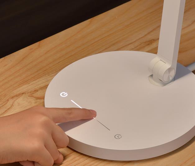 |买护眼台灯该买一种最好？许多人都说京东京造星云LED台灯就挺好