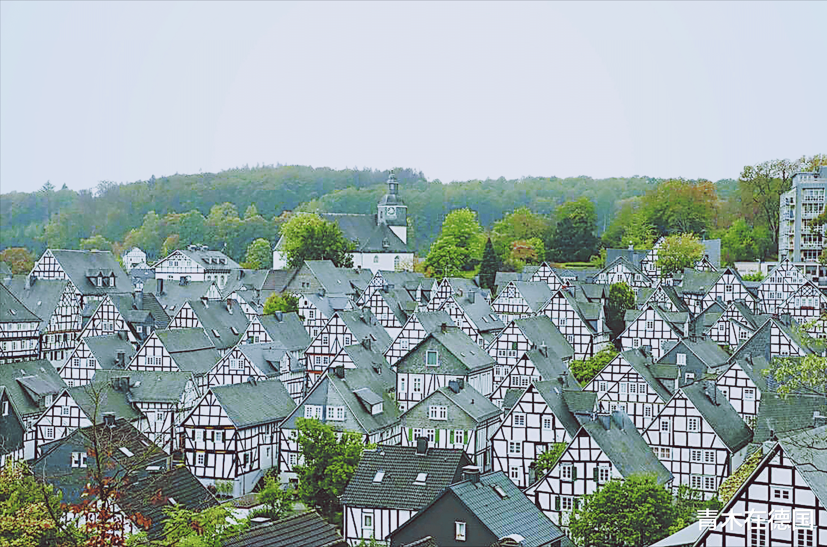 |全球\网红小城\：黑白两色打造魔法世界，80多座半木屋各有玄机