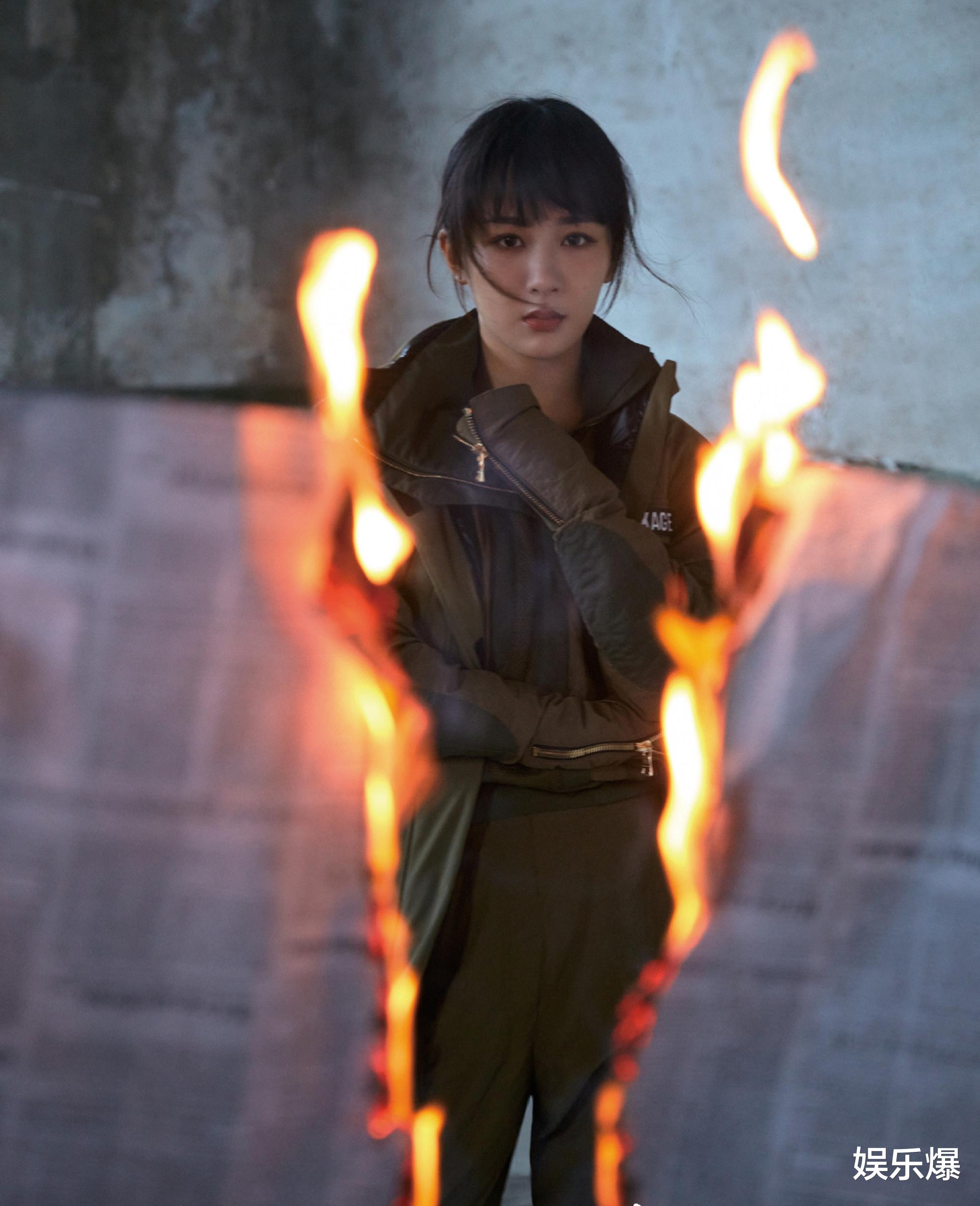 |杨紫时尚大片花絮曝光，比一秒破功，更让人惊讶的是一秒入戏