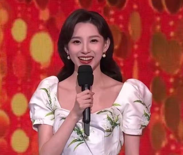 马凡舒|马凡舒成为春晚颜值担当，高考以状元身份进中传，大一时上过春晚