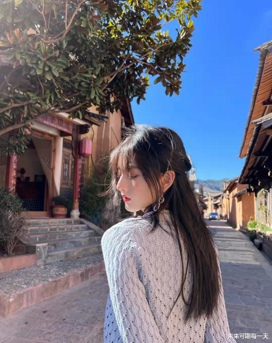 宋祖儿|宋祖儿15岁交往富豪男友, 在国外逍遥自在, 还经常炫不属于她的东西