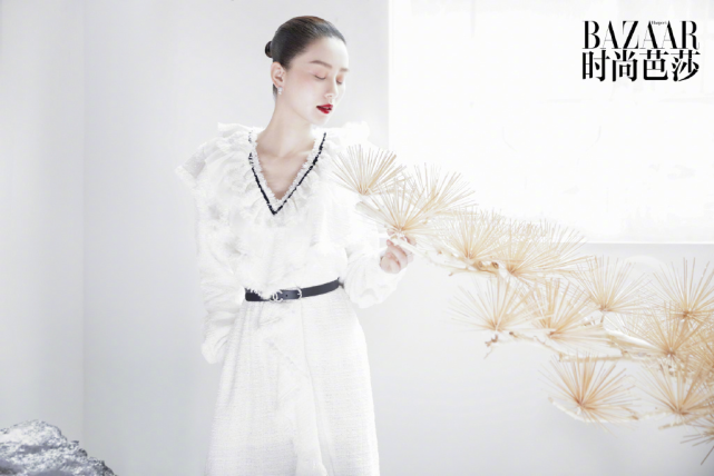 刘诗诗|刘诗诗晒出4月ELLE写真，一改往日低调保守，首次大胆尝试性感女人十足