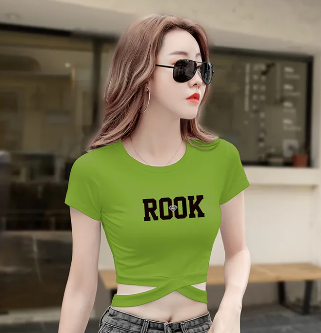 教室|安徽高职女生教室自拍，家长称露得有点多，来学习还是来玩的？