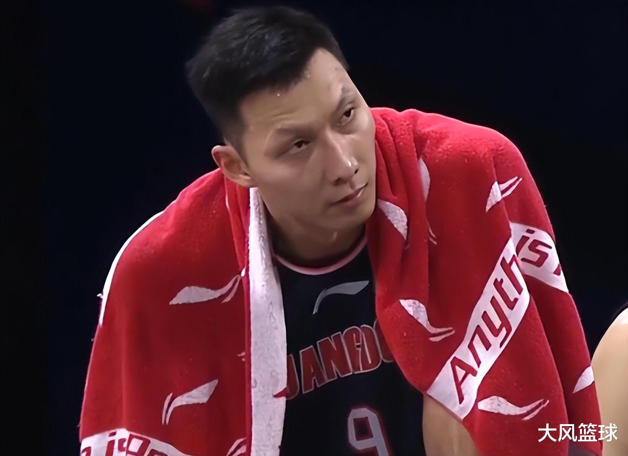 广东男篮|6分7板3犯规，不服老真不行！广东本赛季是否结束，全看易建联了