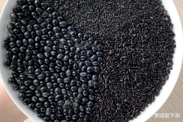 秋燥|入秋后,饮食要“润燥”,多吃“3白1黑”,少吃1瓜,滋阴防秋燥