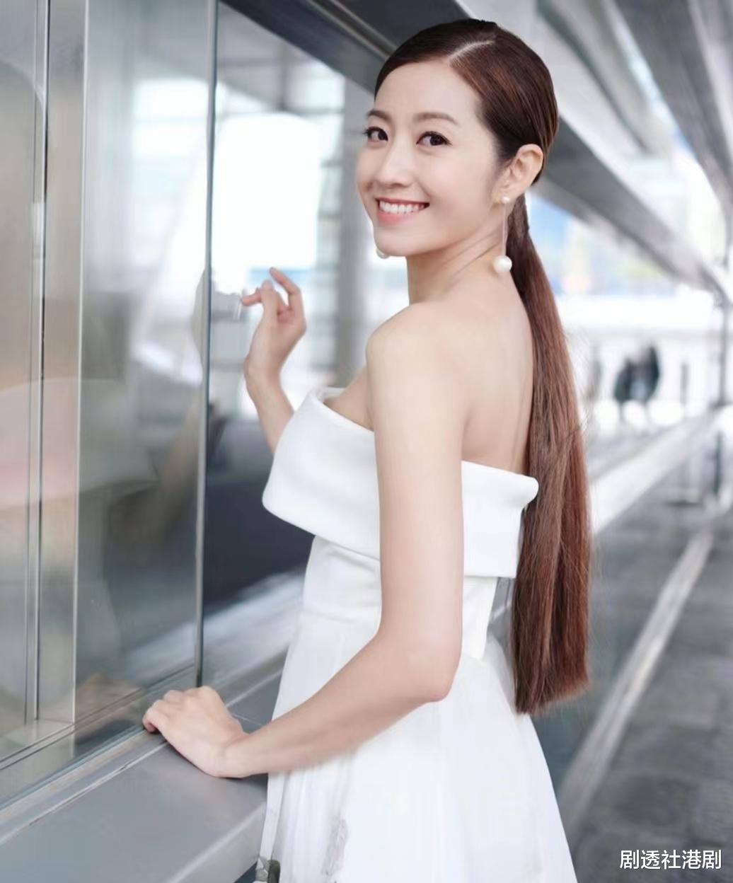 陈自瑶|凸显傲人身材！TVB知名女星晒丰胸广告新照，其视帝老公却未见踪影