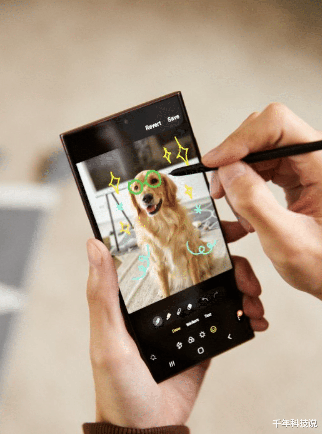 三星|万元机皇跑分出炉!三星S22 Ultra性能被苹果吊打,安卓牌面就这?