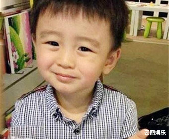 张柏芝|张柏芝豪宅游泳身材吸睛,三胎正面照曝光,肉脸胖嘟嘟太像二儿子