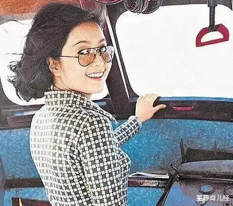 侯佩岑|恬不知耻林月云,曾在孕期还屡次不忠,今与女婿十指相扣毫不避嫌