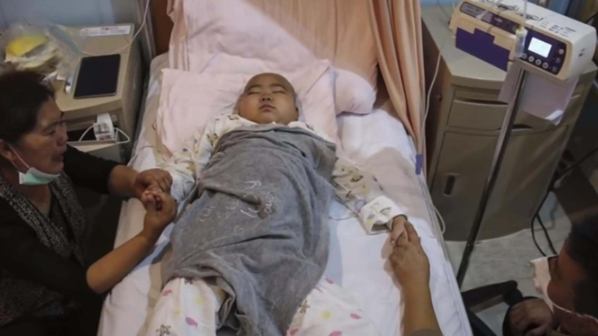 四川地震中丧子之痛的母亲领养了女婴，十年后厄运再次盯上养女